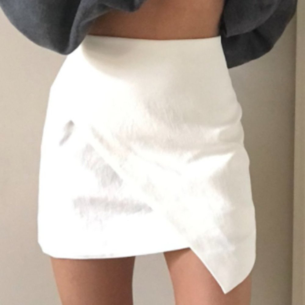 NWOT Aritzia Babaton Asymmetrical Skirt